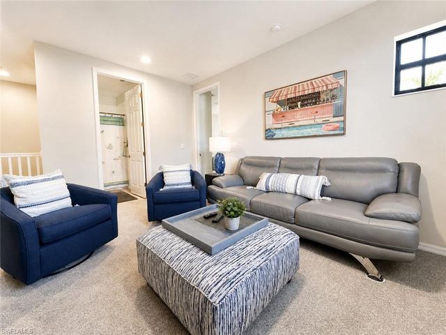 1367 Artesia DR E 302, Naples, FL 34113