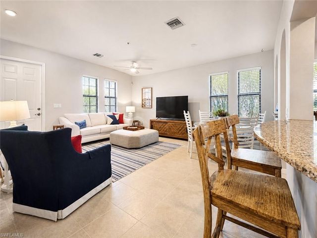 1367 Artesia DR E 302, Naples, FL 34113