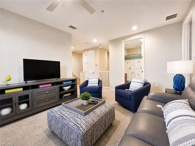 1367 Artesia DR E 302, Naples, FL 34113