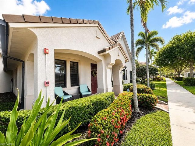 1367 Artesia DR E 302, Naples, FL 34113