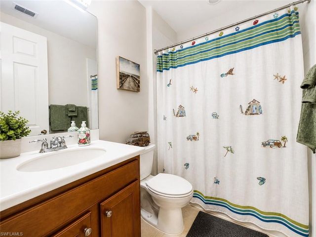1367 Artesia DR E 302, Naples, FL 34113
