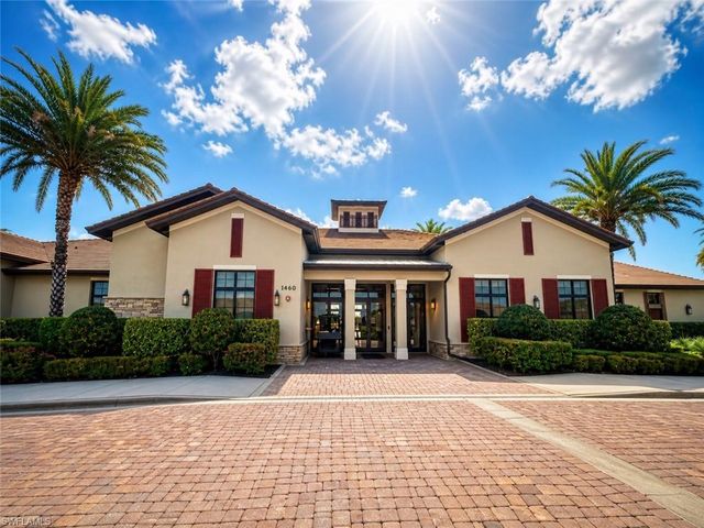 1367 Artesia DR E 302, Naples, FL 34113