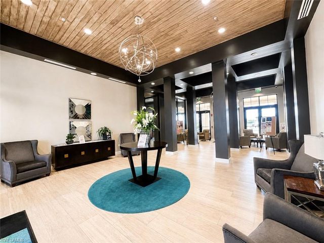 1367 Artesia DR E 302, Naples, FL 34113