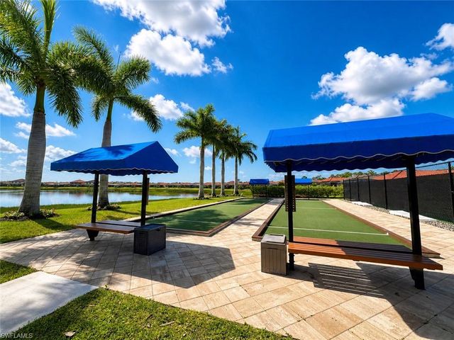 1367 Artesia DR E 302, Naples, FL 34113