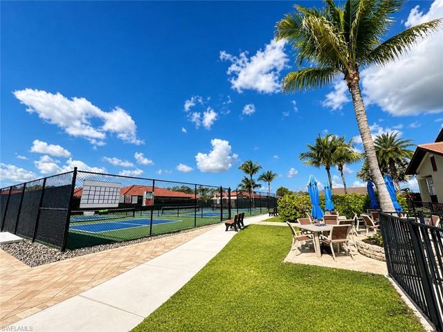 1367 Artesia DR E 302, Naples, FL 34113