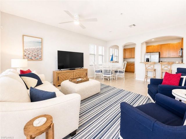 1367 Artesia DR E 302, Naples, FL 34113