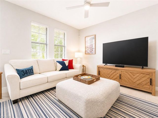 1367 Artesia DR E 302, Naples, FL 34113