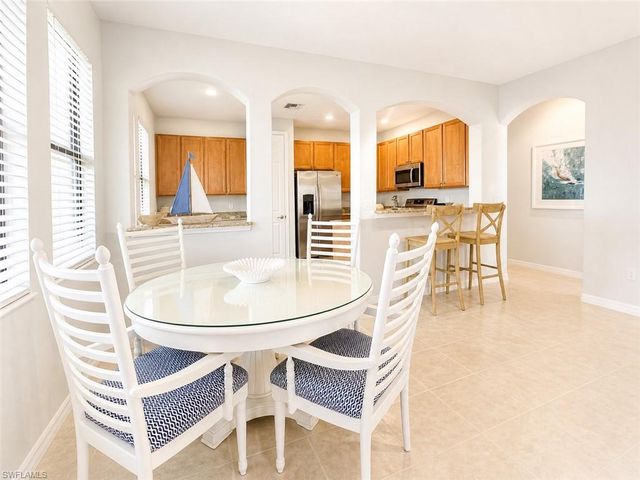 1367 Artesia DR E 302, Naples, FL 34113