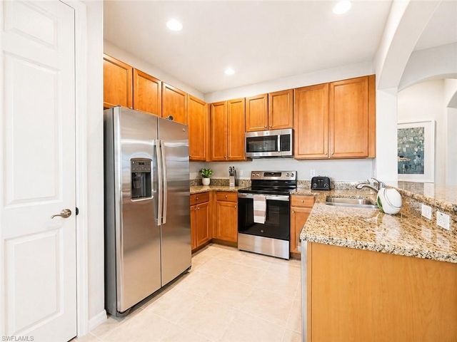 1367 Artesia DR E 302, Naples, FL 34113