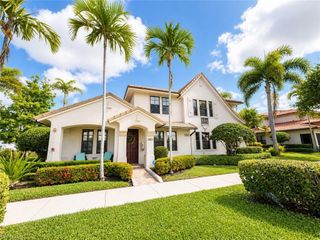 1367 Artesia DR E 302, Naples, FL 34113