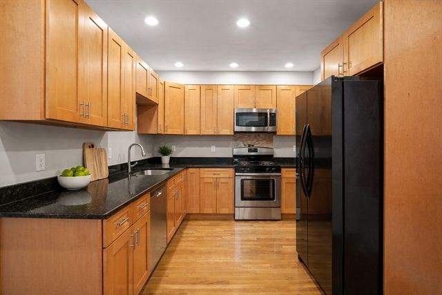 7 Chadwick St, Worcester, MA 01605