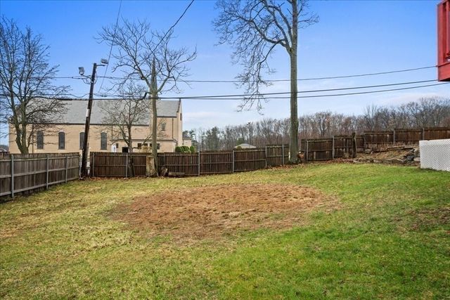 7 Chadwick St, Worcester, MA 01605