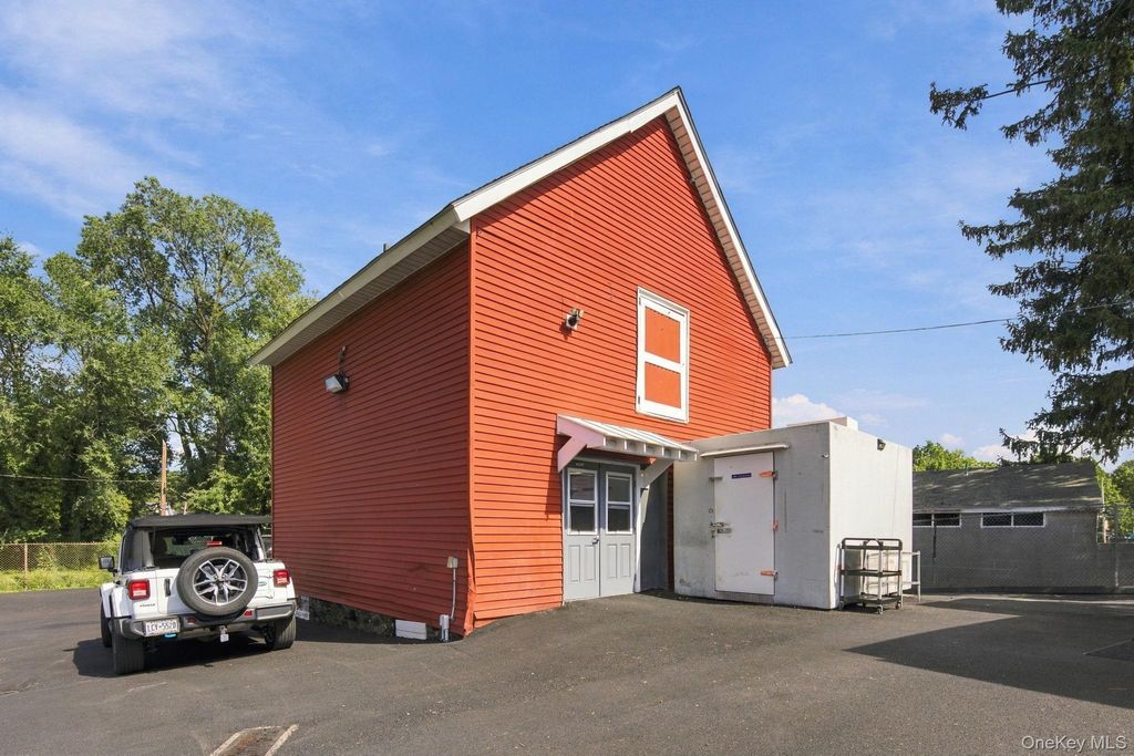 2147 Albany Post Road, Montrose, NY 10548 — photo 2