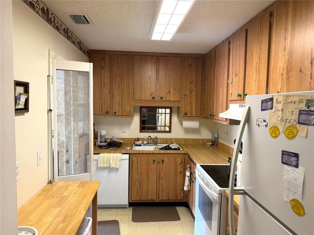 390 301 BOULEVARD W 17C, Bradenton, FL 34205