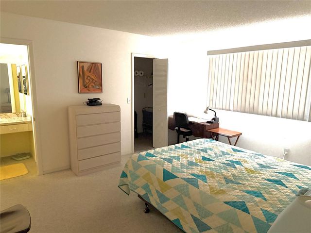 390 301 BOULEVARD W 17C, Bradenton, FL 34205