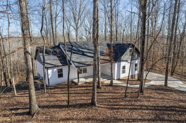 72 Periwinkle Path, Leoma, TN 38468