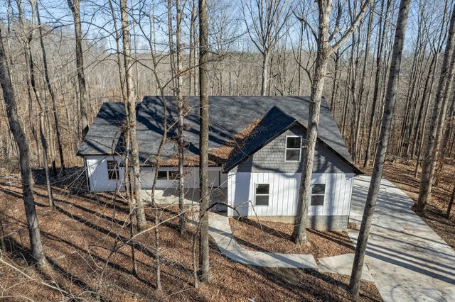 72 Periwinkle Path, Leoma, TN 38468