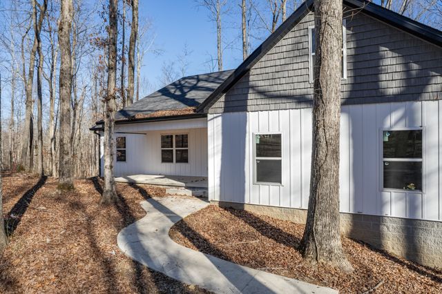 72 Periwinkle Path, Leoma, TN 38468