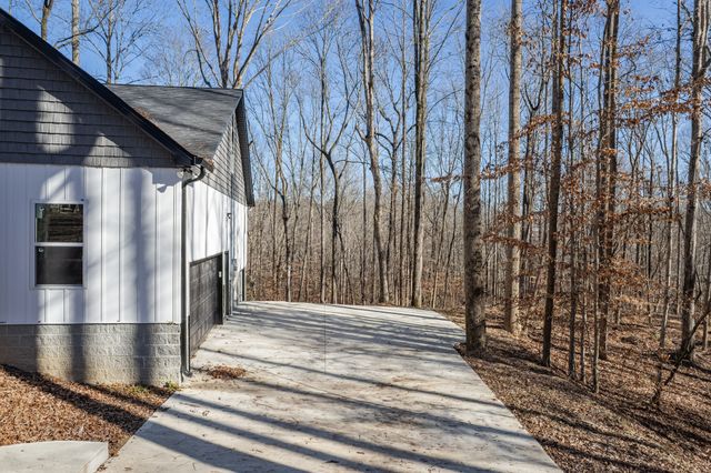 72 Periwinkle Path, Leoma, TN 38468