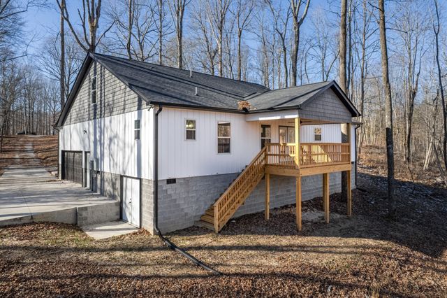 72 Periwinkle Path, Leoma, TN 38468