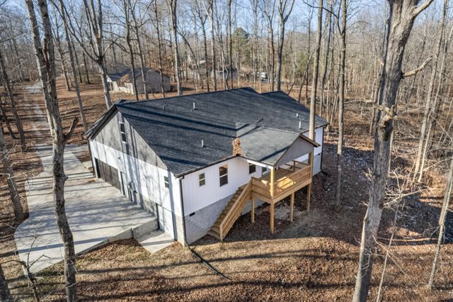 72 Periwinkle Path, Leoma, TN 38468