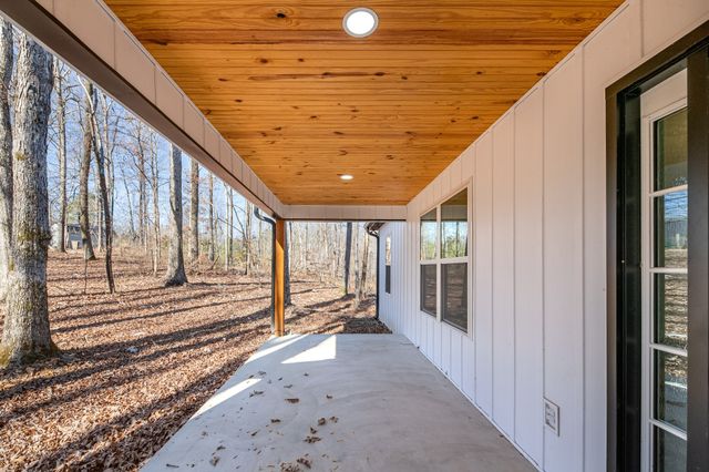 72 Periwinkle Path, Leoma, TN 38468