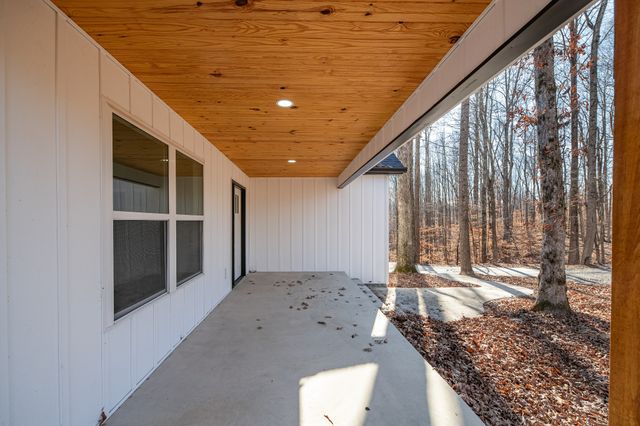 72 Periwinkle Path, Leoma, TN 38468