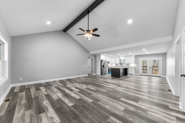 72 Periwinkle Path, Leoma, TN 38468