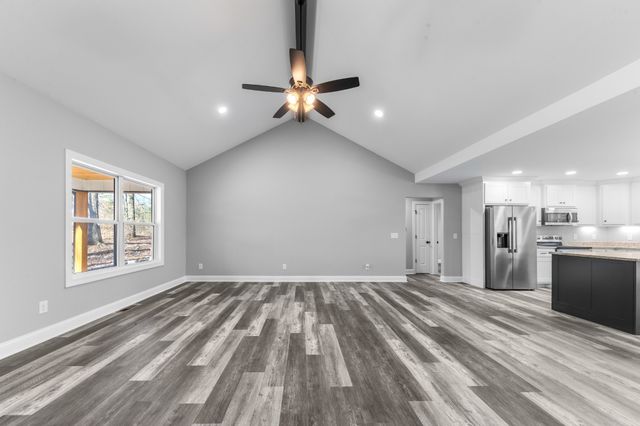 72 Periwinkle Path, Leoma, TN 38468