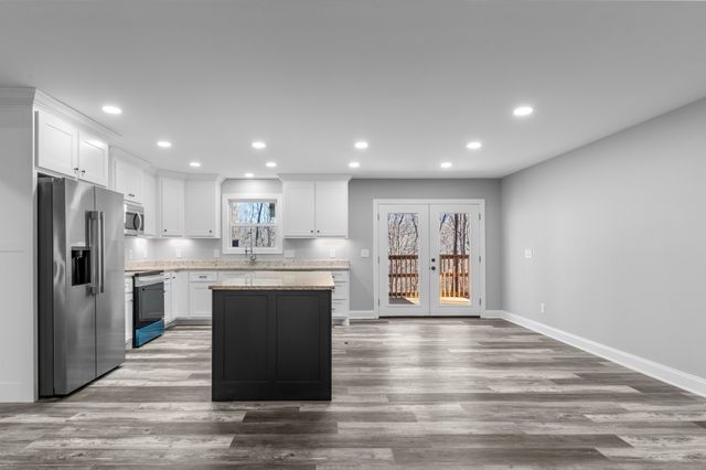 72 Periwinkle Path, Leoma, TN 38468