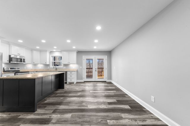 72 Periwinkle Path, Leoma, TN 38468