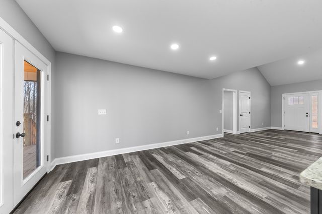 72 Periwinkle Path, Leoma, TN 38468