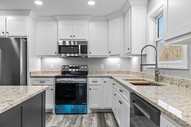 72 Periwinkle Path, Leoma, TN 38468