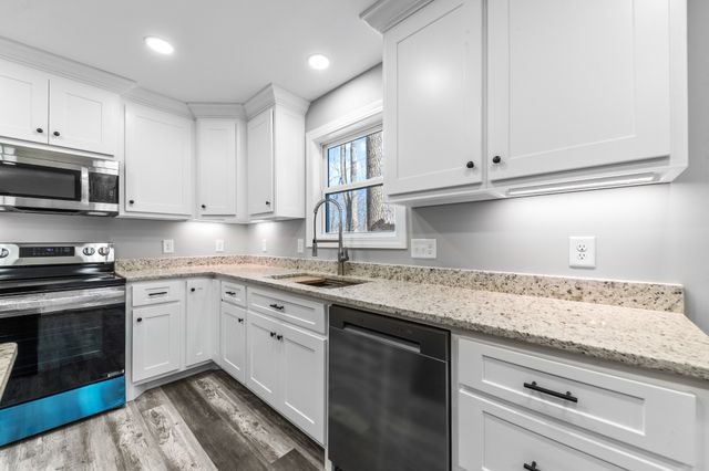 72 Periwinkle Path, Leoma, TN 38468