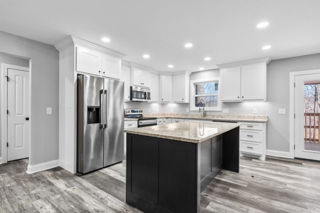 72 Periwinkle Path, Leoma, TN 38468