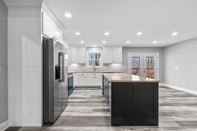 72 Periwinkle Path, Leoma, TN 38468