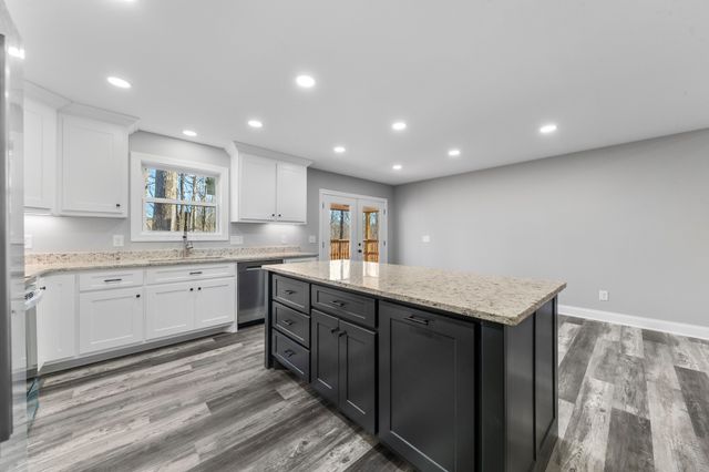 72 Periwinkle Path, Leoma, TN 38468