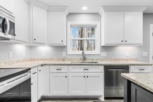 72 Periwinkle Path, Leoma, TN 38468