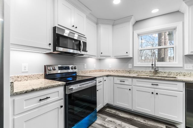 72 Periwinkle Path, Leoma, TN 38468