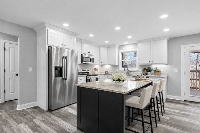 72 Periwinkle Path, Leoma, TN 38468