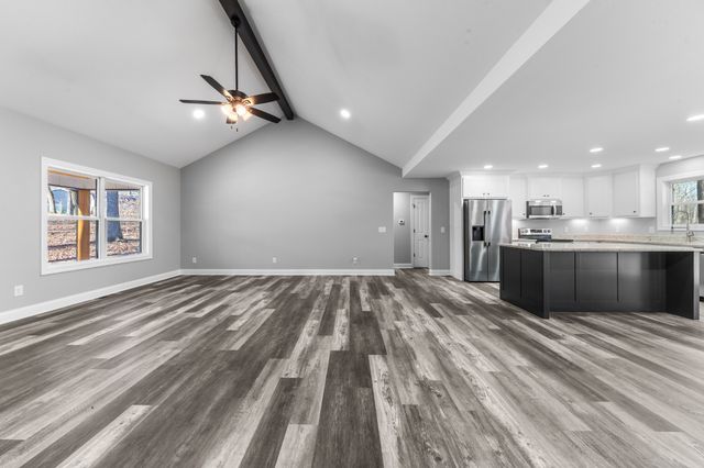 72 Periwinkle Path, Leoma, TN 38468