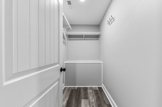 72 Periwinkle Path, Leoma, TN 38468