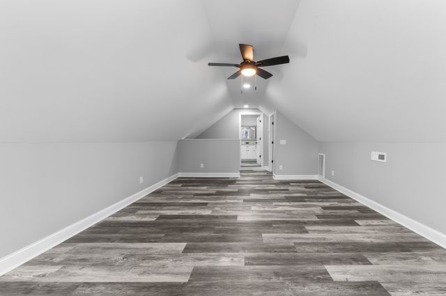 72 Periwinkle Path, Leoma, TN 38468