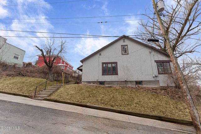 1498 2nd Street, Rensselaer, NY 12144