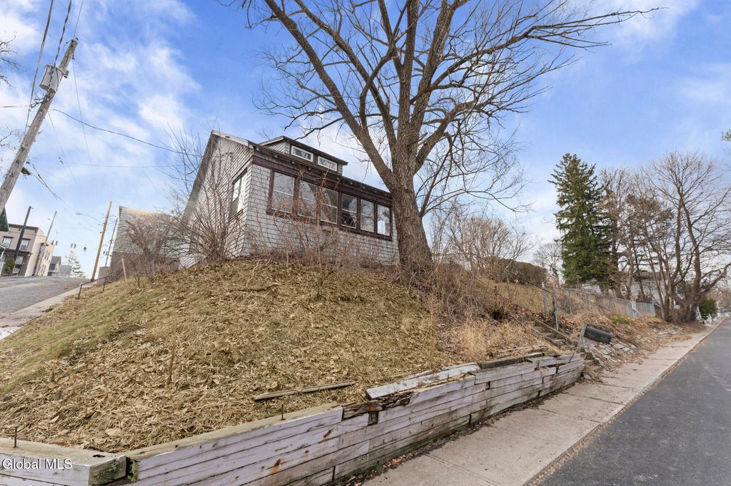 1498 2nd Street, Rensselaer, NY 12144