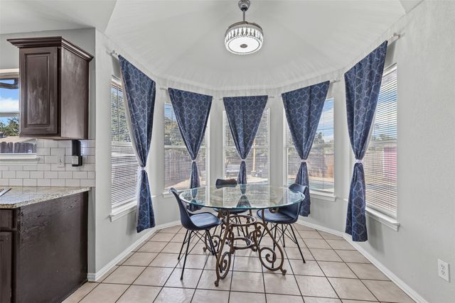 4215 Bent Oaks Drive, Arlington, TX 76001