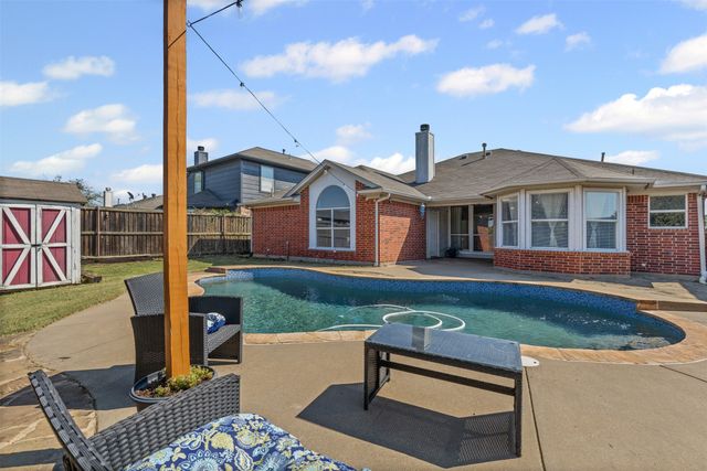 4215 Bent Oaks Drive, Arlington, TX 76001