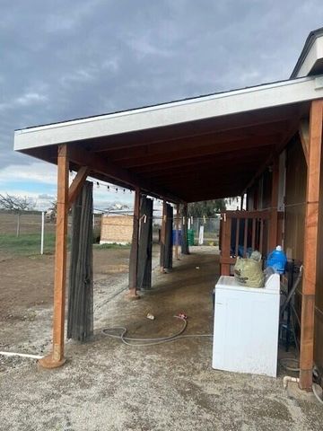 11393 128 Road, Pixley, CA 93256