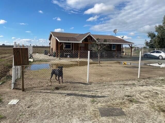 11393 128 Road, Pixley, CA 93256