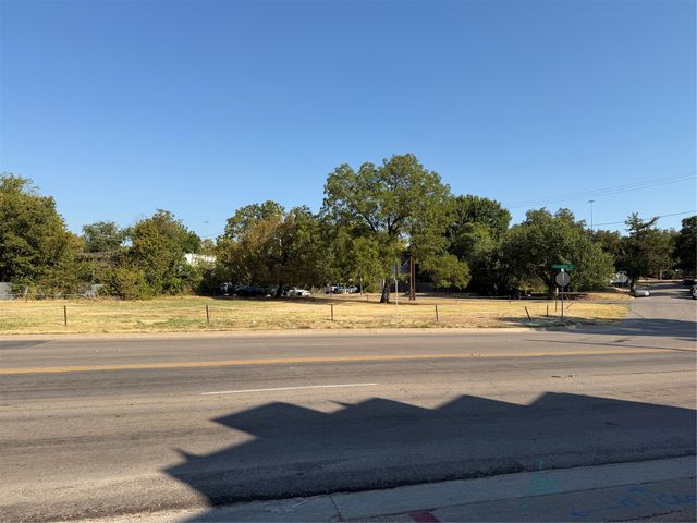 935 E Clarendon Drive, Dallas, TX 75203